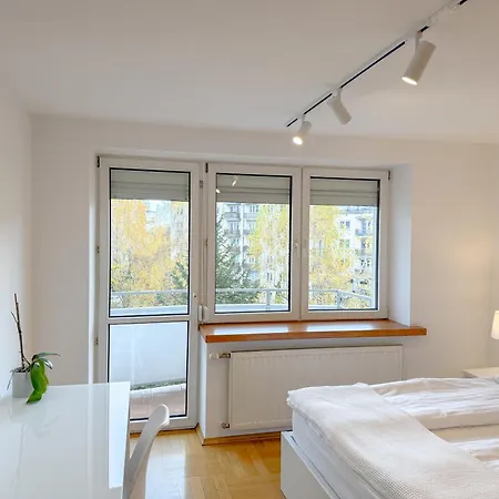 100m2 3br Parking Balcony Fabryczna By Gio Loft アパート