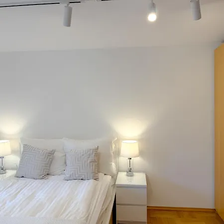 100m2 3br Parking Balcony Fabryczna By Gio Loft アパート *