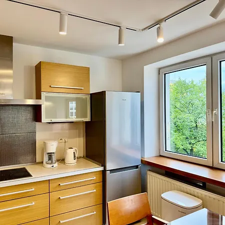 Gio Fabryczna Grand 100 Apartman *